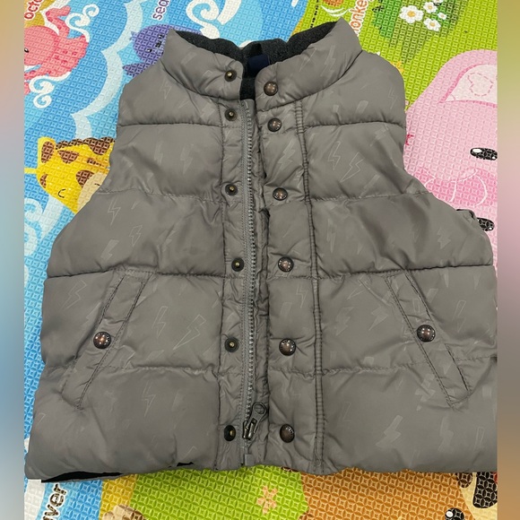 Baby gap puffer vests- navy & grey 2t & 3t EUC 2 pcs - Picture 5 of 7